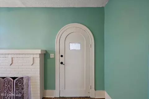 Entry Way - 1054 Madison St, Jackson, MS 39202 photo 1 of 3