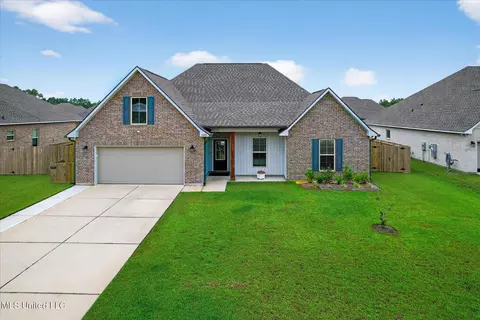 11425 Memphis Cir, Ocean Springs, MS 39564