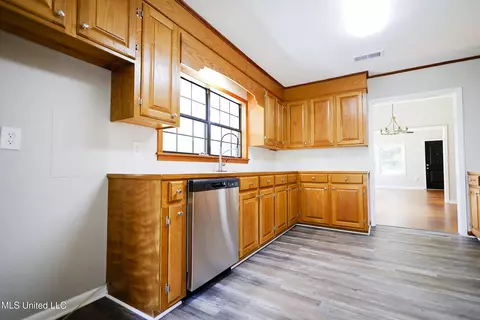 Kitchen - 2637 Bill Lofton, Mccall Creek, MS 39647 photo 4 of 7