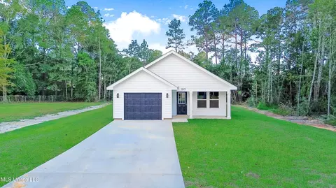 1825 Victoria Dr, Gautier, MS 39553