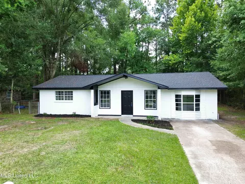 1513 Kingfisher Dr, Gautier, MS 39553