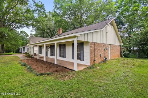 110 Parkway Dr, Jackson, MS 39211 photo 3