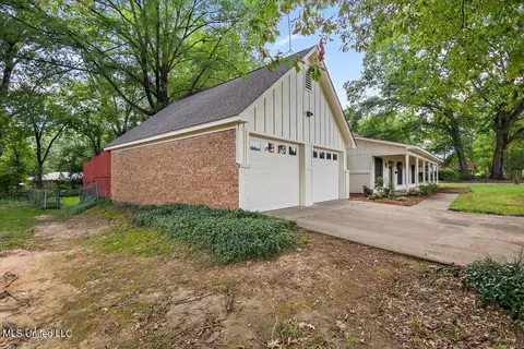 110 Parkway Dr, Jackson, MS 39211 photo 2