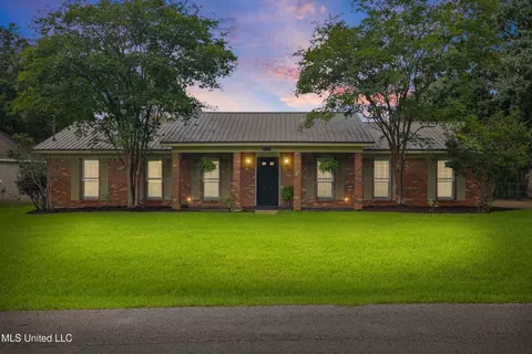 6305 Hermosa Dr, Ocean Springs, MS 39564