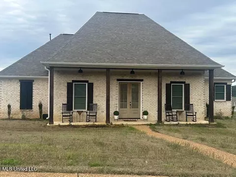 2154 Laughter Rd N, Nesbit, MS 38651