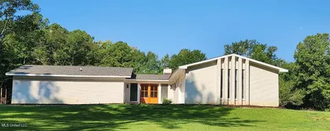 319 Glenfield Rd, Canton, MS 39046