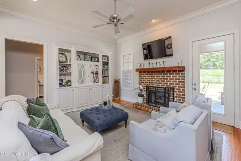 Living - 119 Claiborne St, Madison, MS 39110 photo 2 of 3