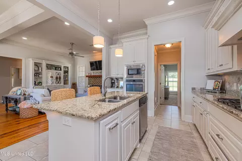 Kitchen - 119 Claiborne St, Madison, MS 39110 photo 4 of 4