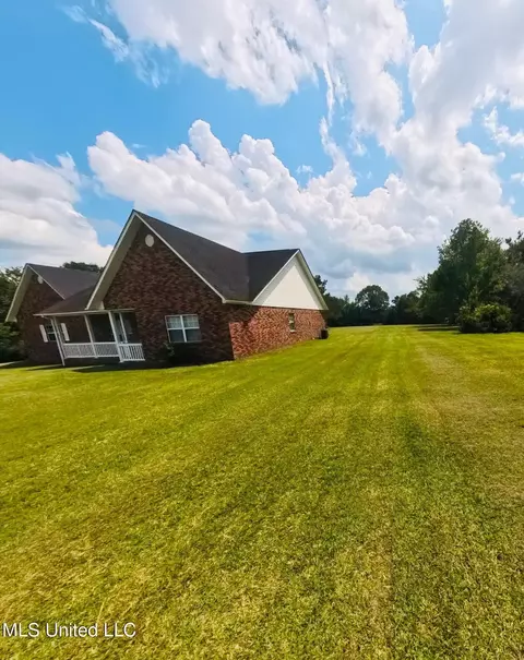 Exterior - 231 Burgundy Dr, Lucedale, MS 39452 photo 2 of 5