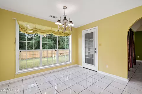 Dining - 1579 Mason Dr, Hernando, MS 38632 photo 3 of 4