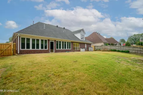 Exterior - 1579 Mason Dr, Hernando, MS 38632 photo 3 of 8