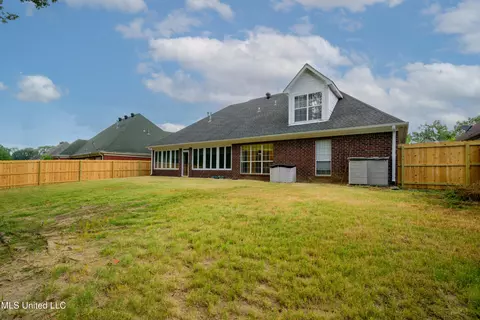 Exterior - 1579 Mason Dr, Hernando, MS 38632 photo 4 of 8