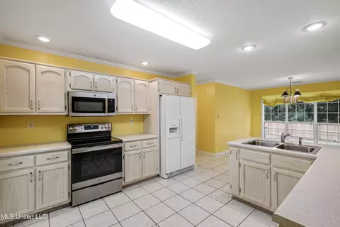 Kitchen - 1579 Mason Dr, Hernando, MS 38632 photo 4 of 4