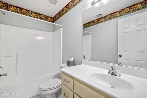 Bath - 1579 Mason Dr, Hernando, MS 38632 photo 3 of 4