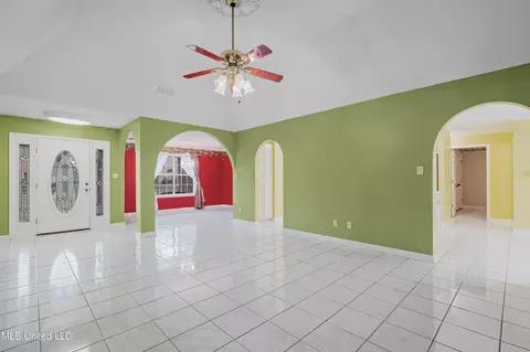 Living - 1579 Mason Dr, Hernando, MS 38632 photo 4 of 4