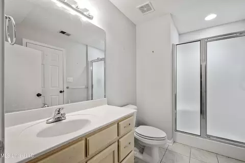Bath - 1579 Mason Dr, Hernando, MS 38632 photo 4 of 4