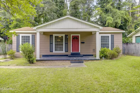 1823 Macarthur Dr, Vicksburg, MS 39180