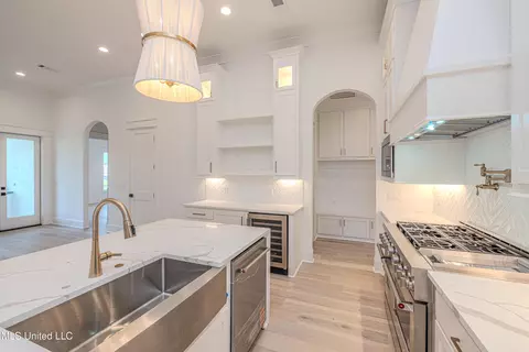 Kitchen - 464 Whittington Cir, Madison, MS 39110 photo 8 of 8
