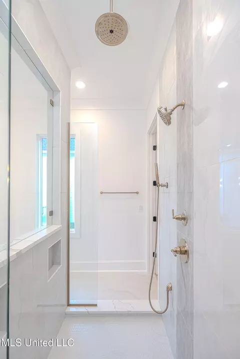 Bath - 464 Whittington Cir, Madison, MS 39110 photo 2 of 13