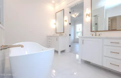 Bath - 464 Whittington Cir, Madison, MS 39110 photo 4 of 13