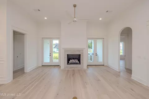 Living - 464 Whittington Cir, Madison, MS 39110 photo 1 of 3