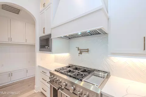 Kitchen - 464 Whittington Cir, Madison, MS 39110 photo 7 of 8