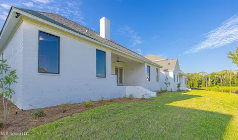 Exterior - 464 Whittington Cir, Madison, MS 39110 photo 6 of 7