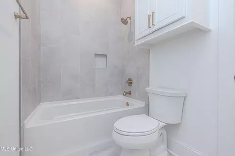 Bath - 464 Whittington Cir, Madison, MS 39110 photo 10 of 13