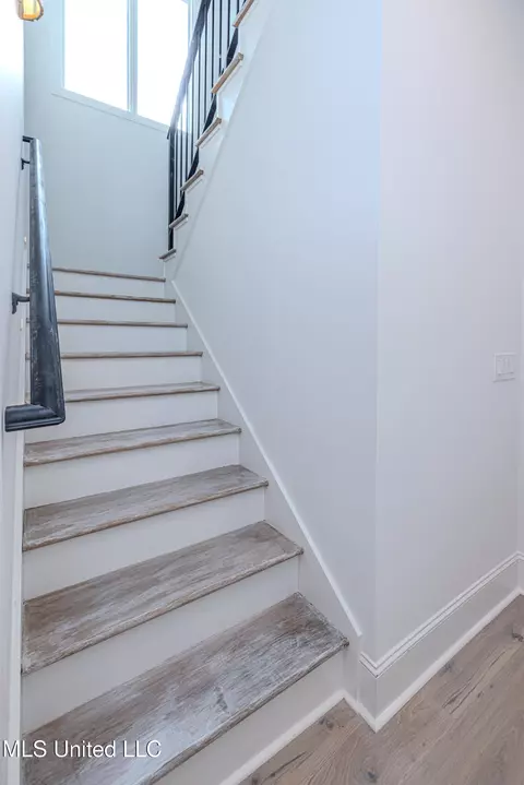 Entry Way - 464 Whittington Cir, Madison, MS 39110 photo 6 of 8