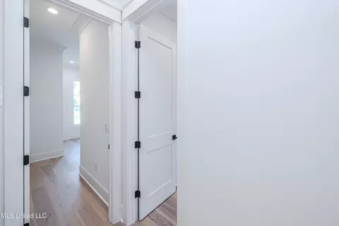 Entry Way - 464 Whittington Cir, Madison, MS 39110 photo 4 of 8