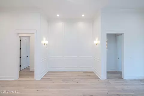 Living - 464 Whittington Cir, Madison, MS 39110 photo 3 of 3