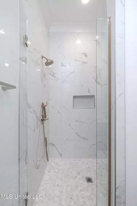 Bath - 464 Whittington Cir, Madison, MS 39110 photo 7 of 13