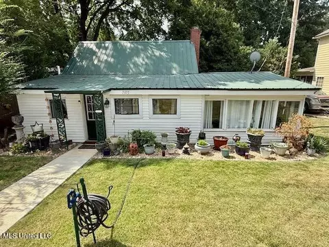 7975 Crescent Cir, Olive Branch, MS 38654 photo 1