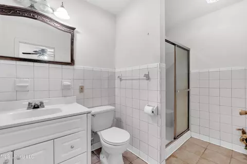 Bath - 2757 Panola St, Hernando, MS 38632 photo 1 of 3