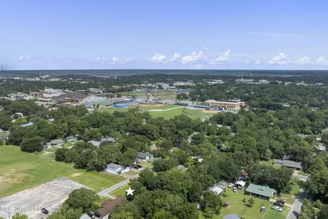 2210 12th St, Pascagoula, MS 39567