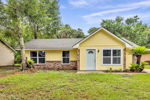 1528 S 10th St, Ocean Springs, MS 39564