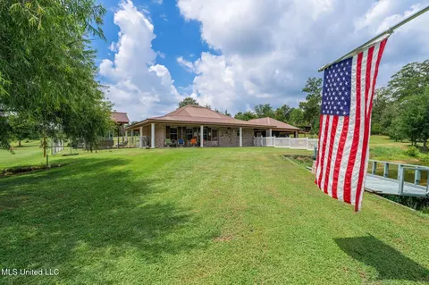 1030 Diane Cir, Summit, MS 39666