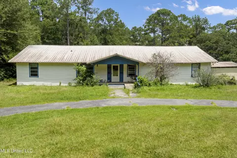 8236 Stonehaven Dr, Vancleave, MS 39565
