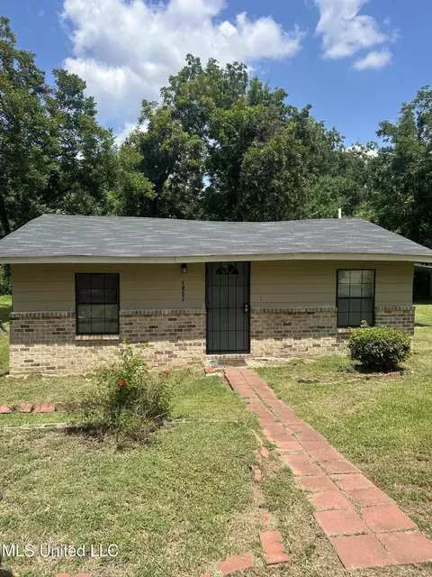 1052 Johnson Dr, Raymond, MS 39154