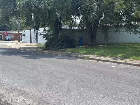 1907 Resca De La Palma St, Pascagoula, MS 39567
