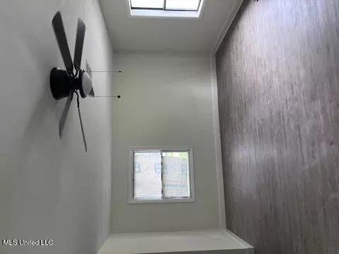 Living - 5413 Crepe Myrtle Dr, Jackson, MS 39206 photo 1 of 5
