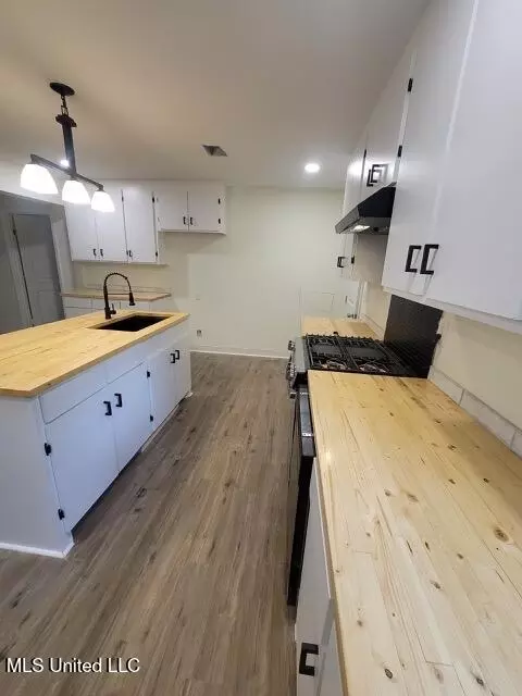 Kitchen - 5413 Crepe Myrtle Dr, Jackson, MS 39206 photo 5 of 6