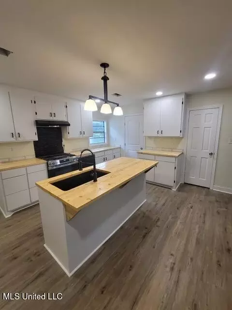 Kitchen - 5413 Crepe Myrtle Dr, Jackson, MS 39206 photo 6 of 6