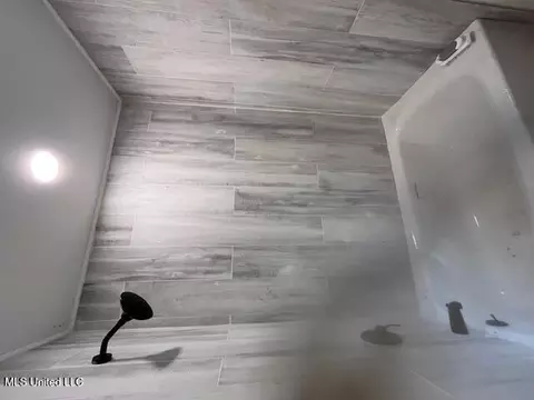 Bath - 5413 Crepe Myrtle Dr, Jackson, MS 39206 photo 1 of 6