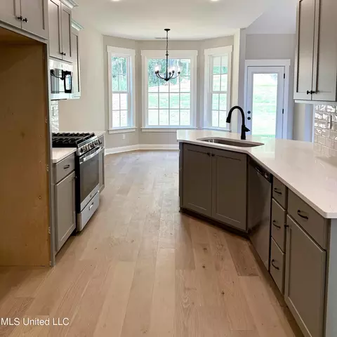 Kitchen - 654 Tallahatchie St, Nesbit, MS 38651 photo 3 of 3
