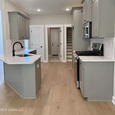 Kitchen - 654 Tallahatchie St, Nesbit, MS 38651 photo 1 of 3