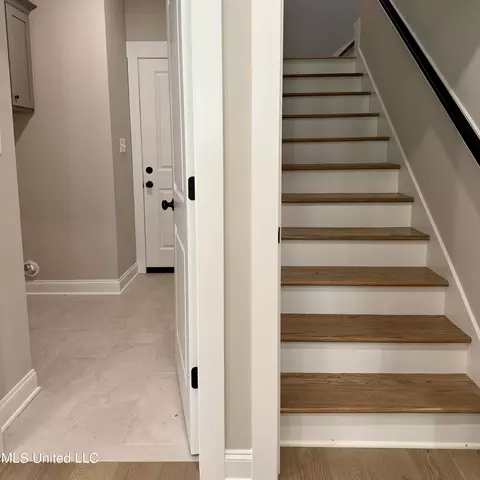 Entry Way - 654 Tallahatchie St, Nesbit, MS 38651 photo 2 of 2