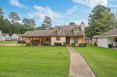 2030 Red Oak Dr, Brandon, MS 39042