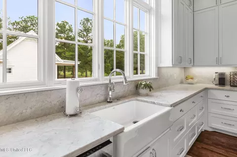 Kitchen - 407 Saint Augustine Dr #407, Madison, MS 39110 photo 9 of 11