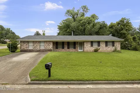 307 Overlook Dr, Vicksburg, MS 39180